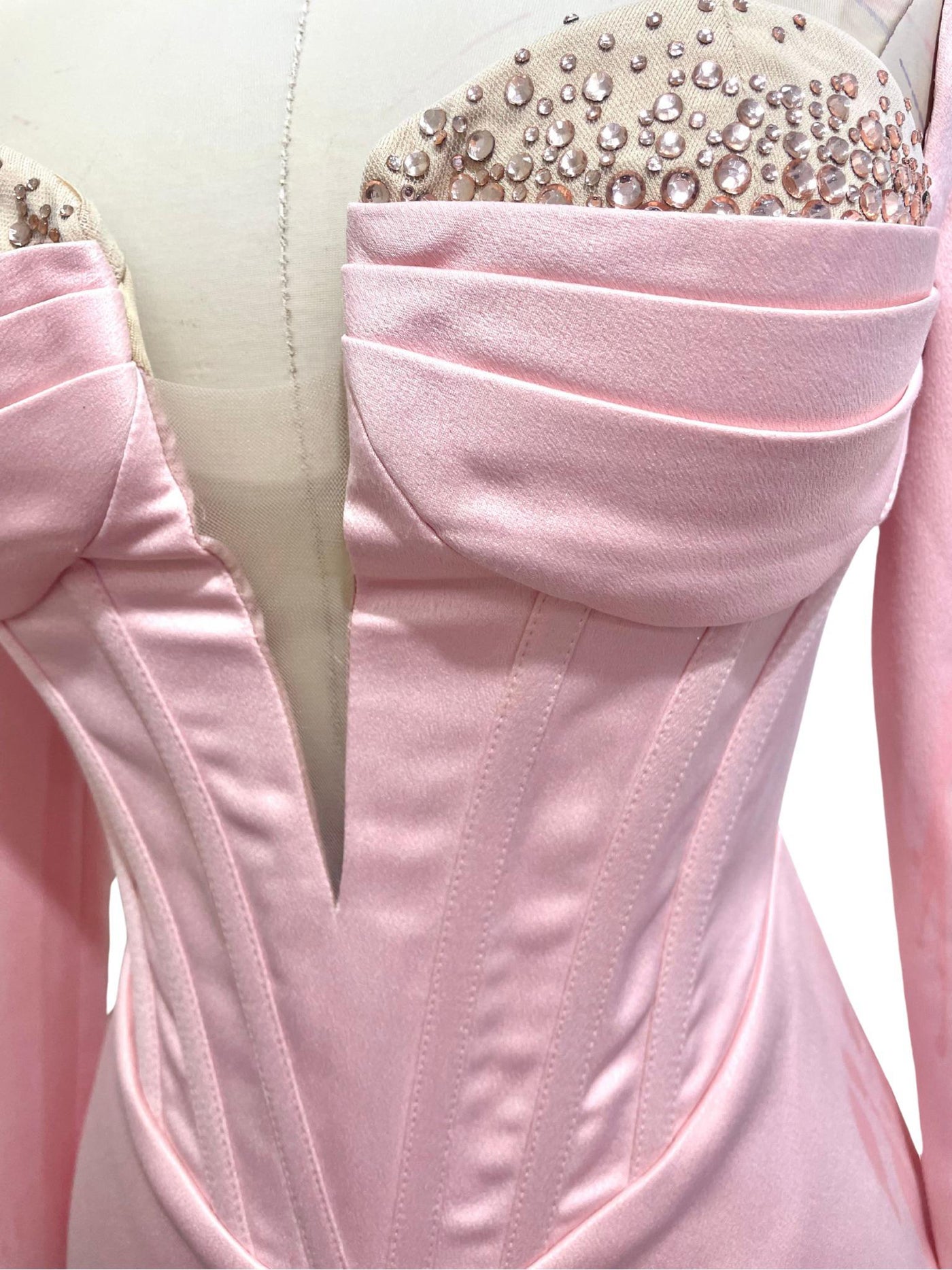 Vestido Rosado Elegancia Esculpida