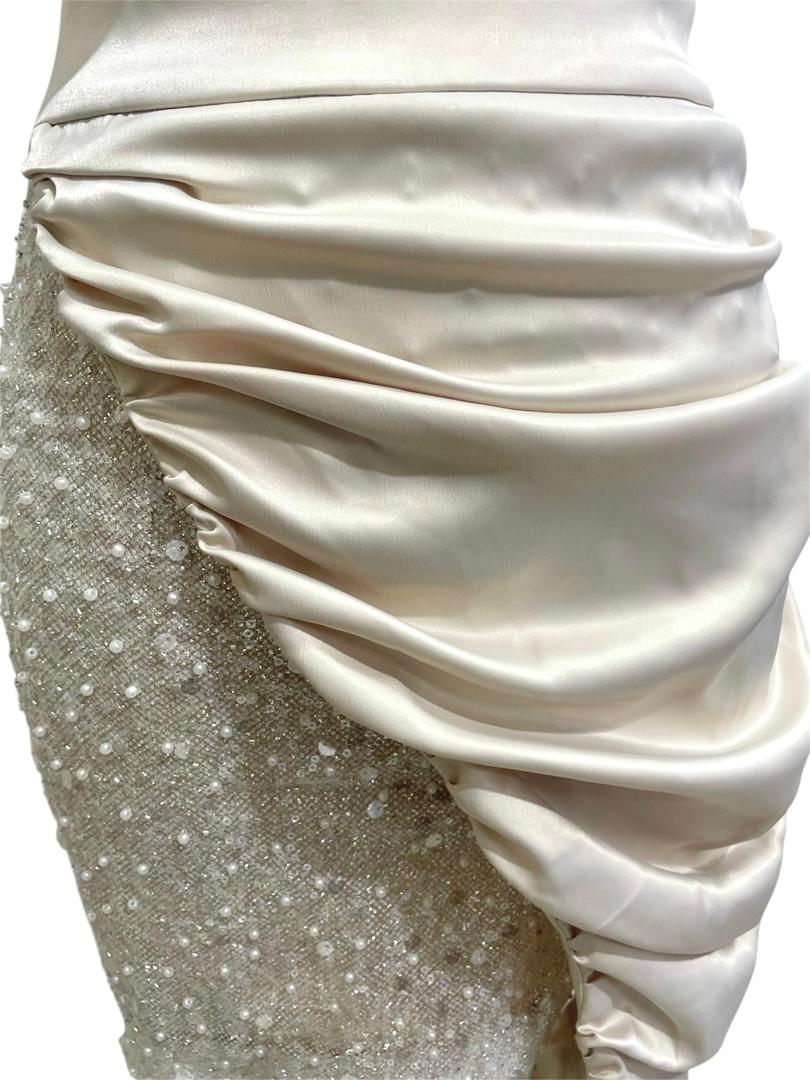 Vestido beige Elegancia Asimétrica