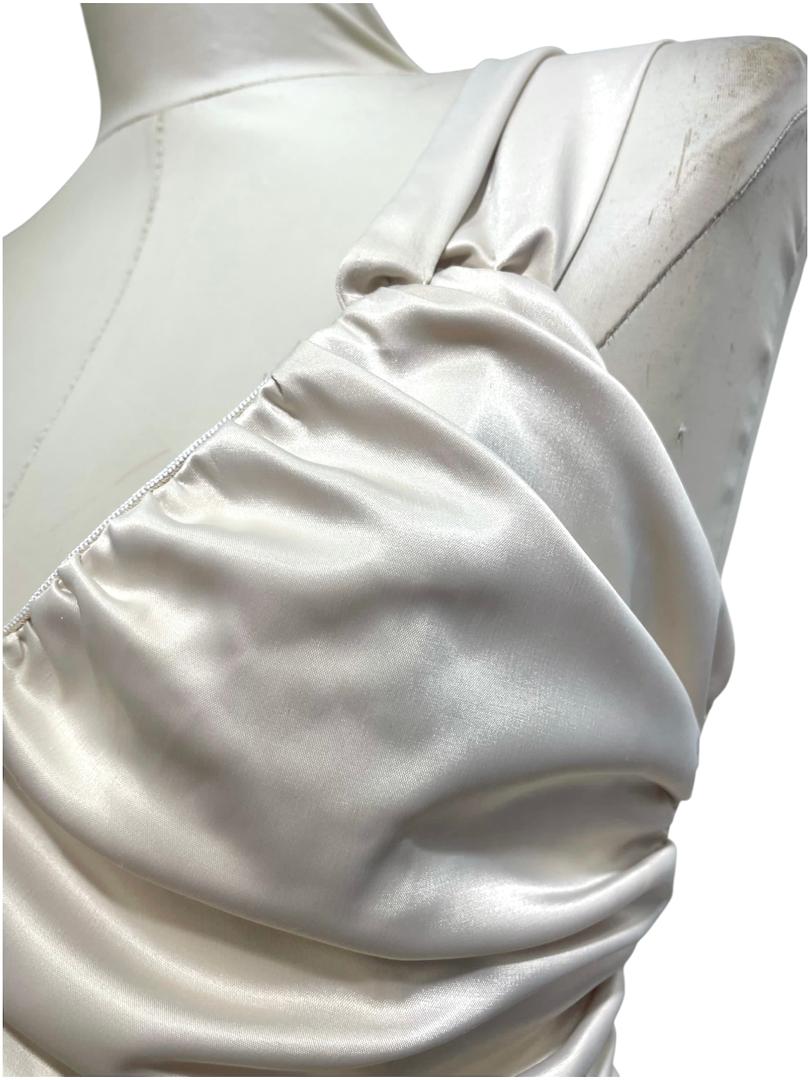 Vestido beige Elegancia Asimétrica